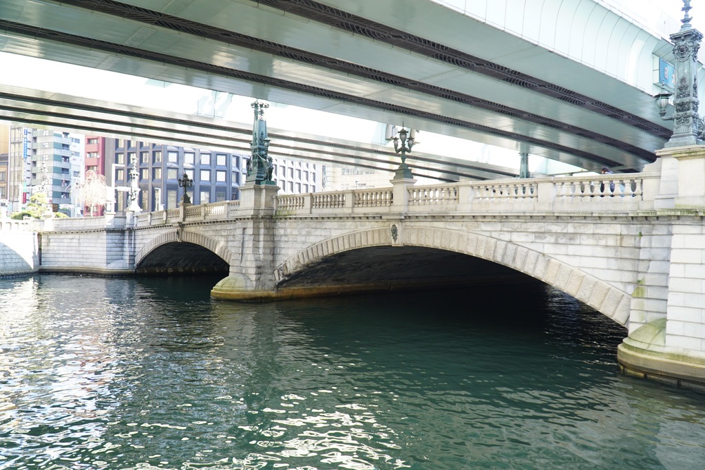 現在架けられている日本橋は1911年に完成した20代目。国の重要文化財にも指定されている。