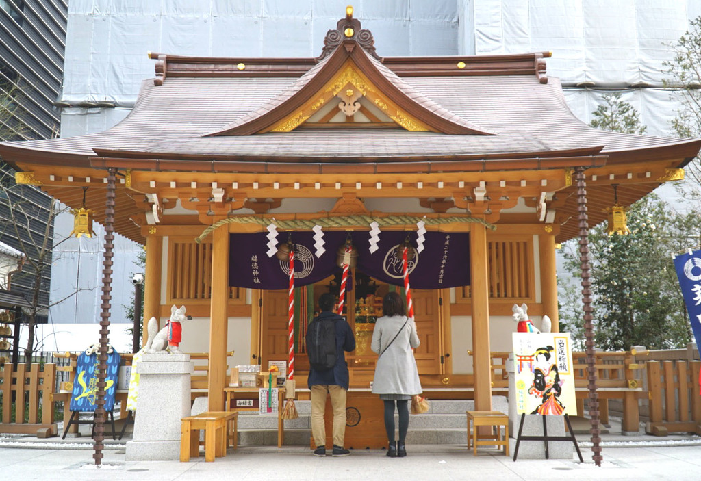 「福徳神社」は貞観年間（859〜876年）よりこの場所に鎮座している歴史の深い神社。