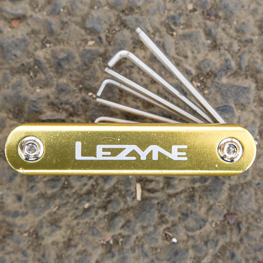 こちらはLEZYNEというアメリカの工具ブランド。CNC加工による美しくて精度の高い造形がウリ。