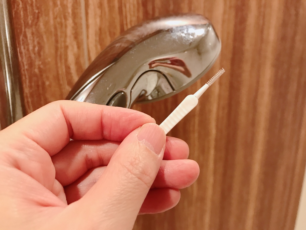 ホームセンターカインズで購入できる「シャワー穴ブラシ」が便利！